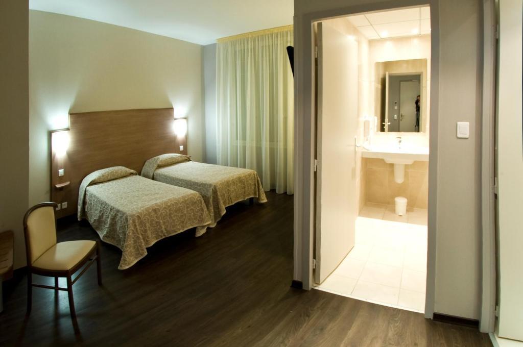 Logis Hotel Restaurant Les Minotiers Mirepoix  Room photo
